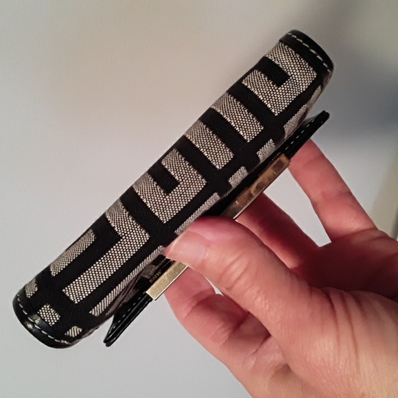 Auth GIVENCHY Compact Bi-Fold Wallet, Black/Gray - Picture 14 of 17